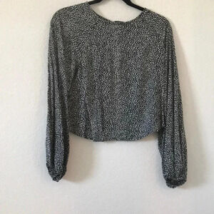 EUC - Black & White Top - Sz M